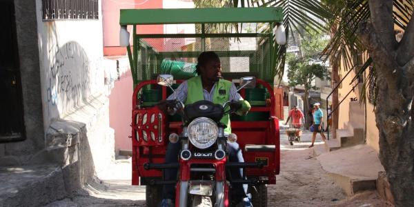 photo credit: Vic Hinterlang